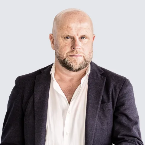 Frank Matheeuwsen met grijze achtergrond